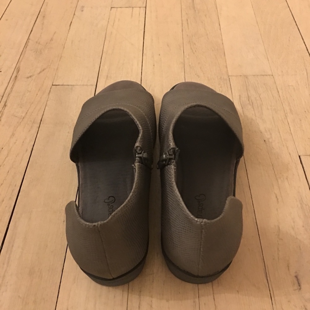Baretraps | Sedina Flat Side Cut Sandal - Picture 4 of 8